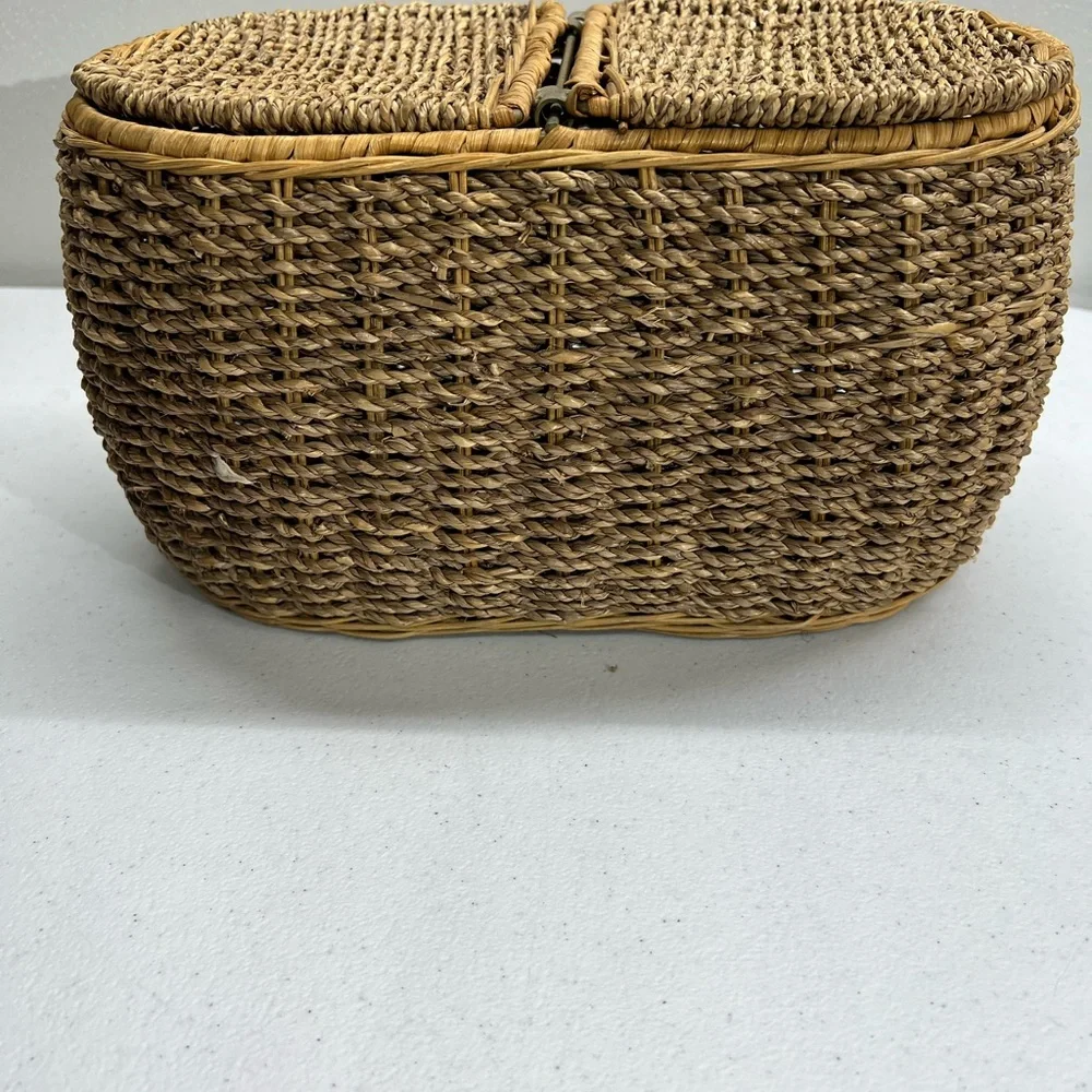 Vintage Double Lid Sewing Basket Woven Wicker Beautiful Condition - Picture 8 of 16